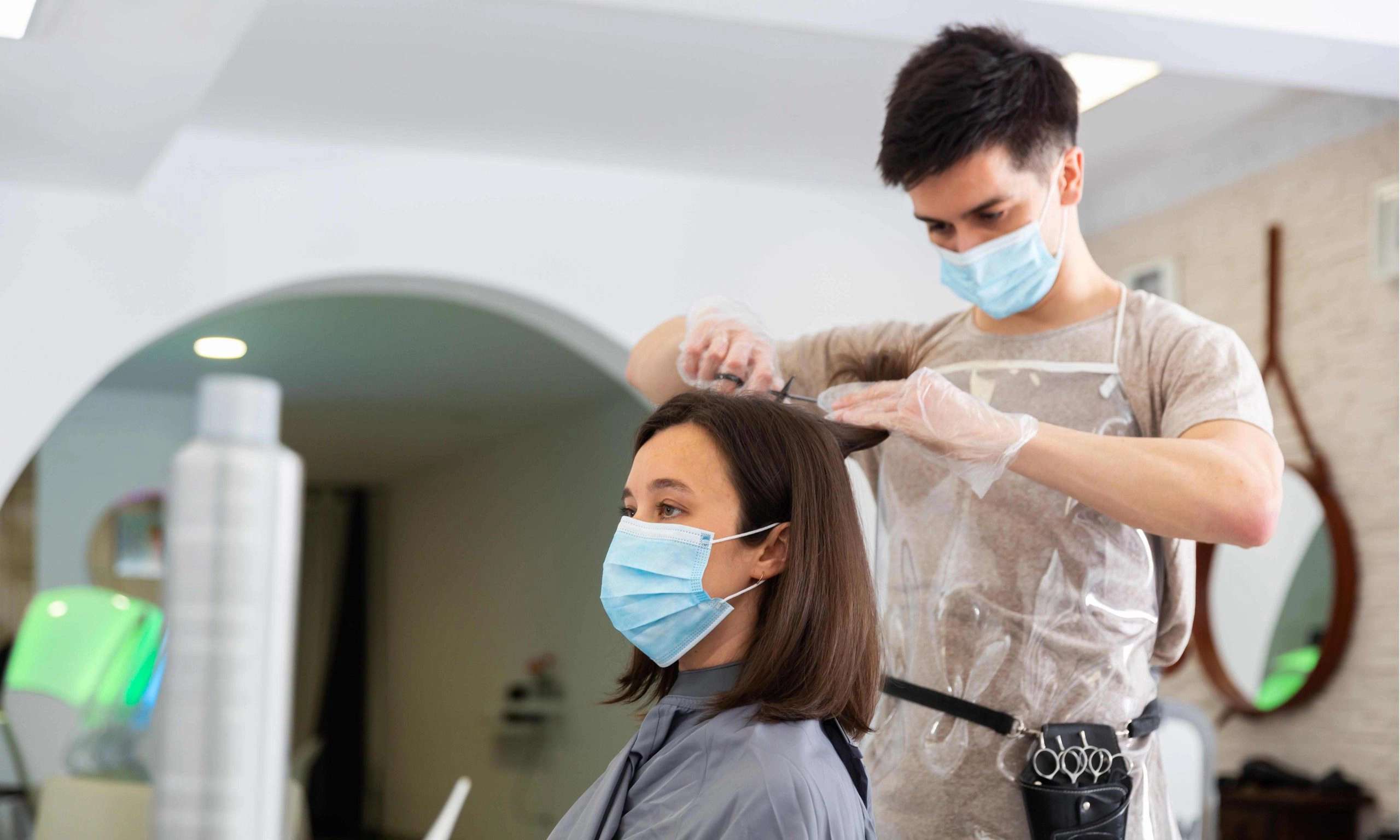 The Superiority of Disposable TPE Gloves in Hairdressing2